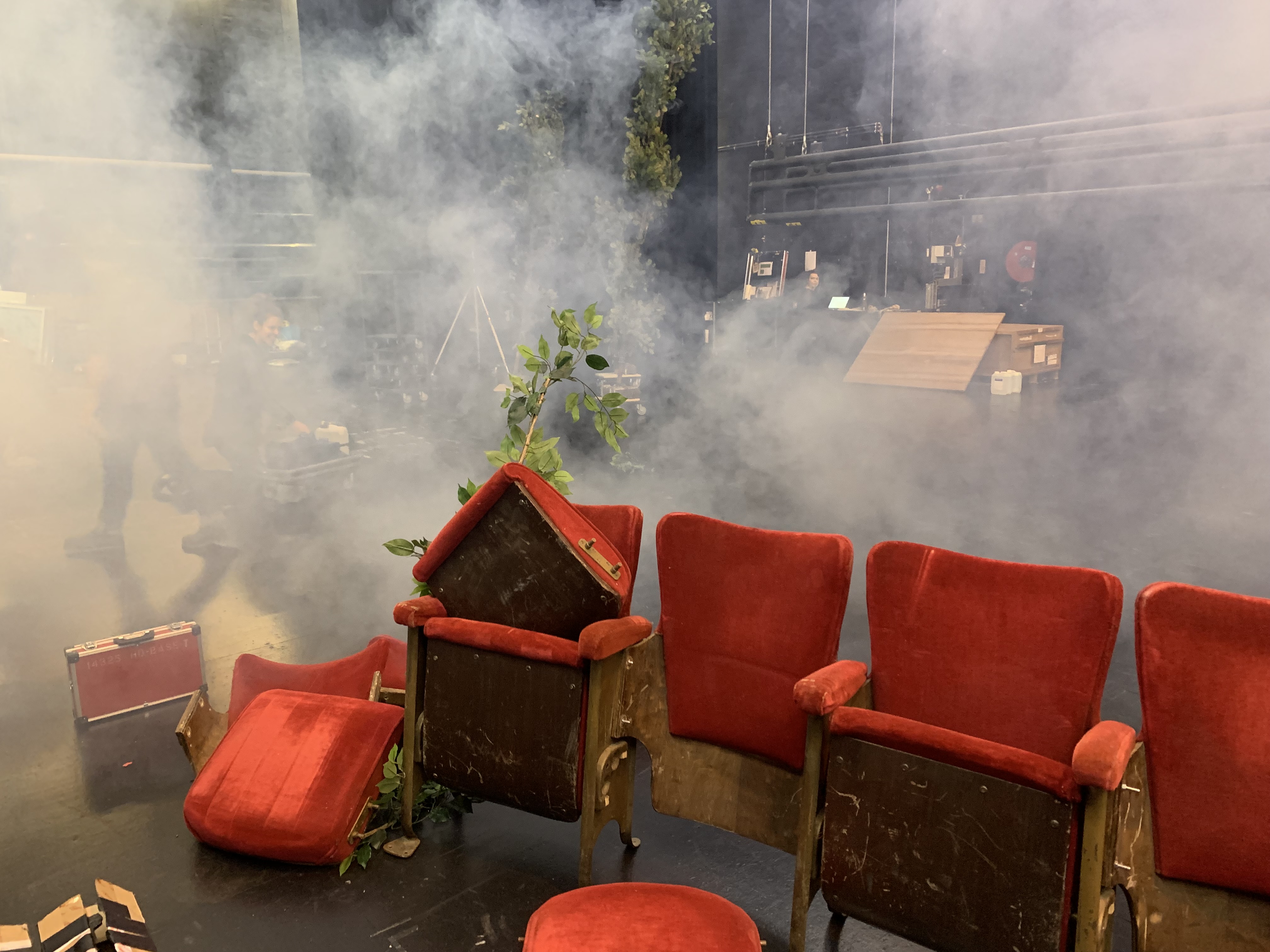 theaterstoelen in rook